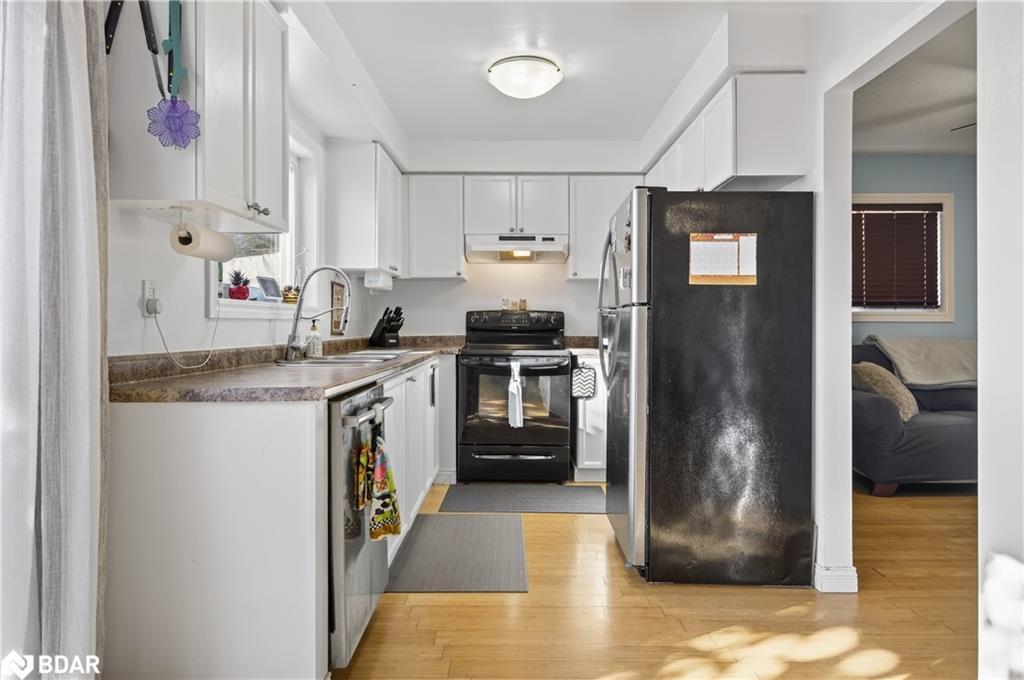 14 Corrie Crescent, Angus, ON - Indoor Photo Showing Kitchen
