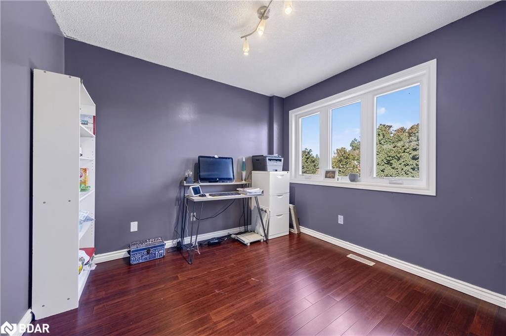 14 Corrie Crescent, Angus, ON - Indoor