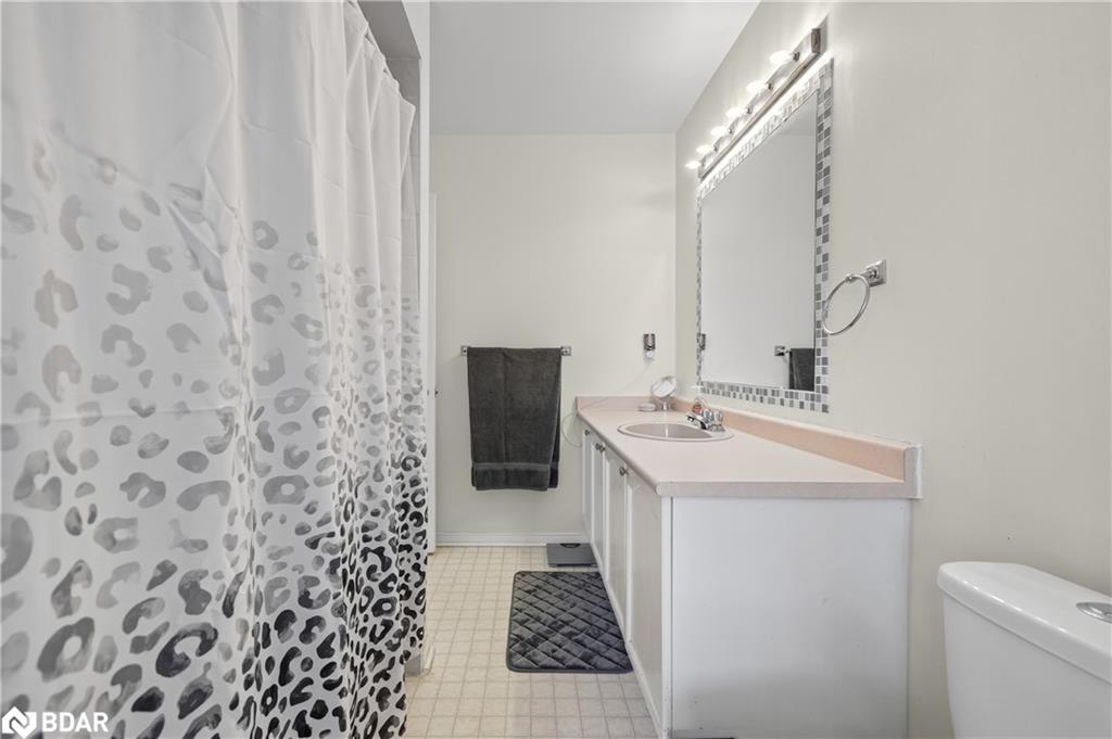 14 Corrie Crescent, Angus, ON - Indoor Photo Showing Bathroom