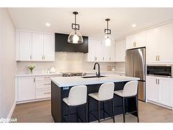 16 Hillview Crescent Midhurst, ON L9X 1N4