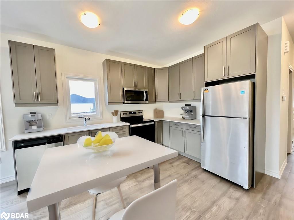 102 Cheryl Avenue, Atwood, ON - Indoor Photo Showing Kitchen With Stainless Steel Kitchen