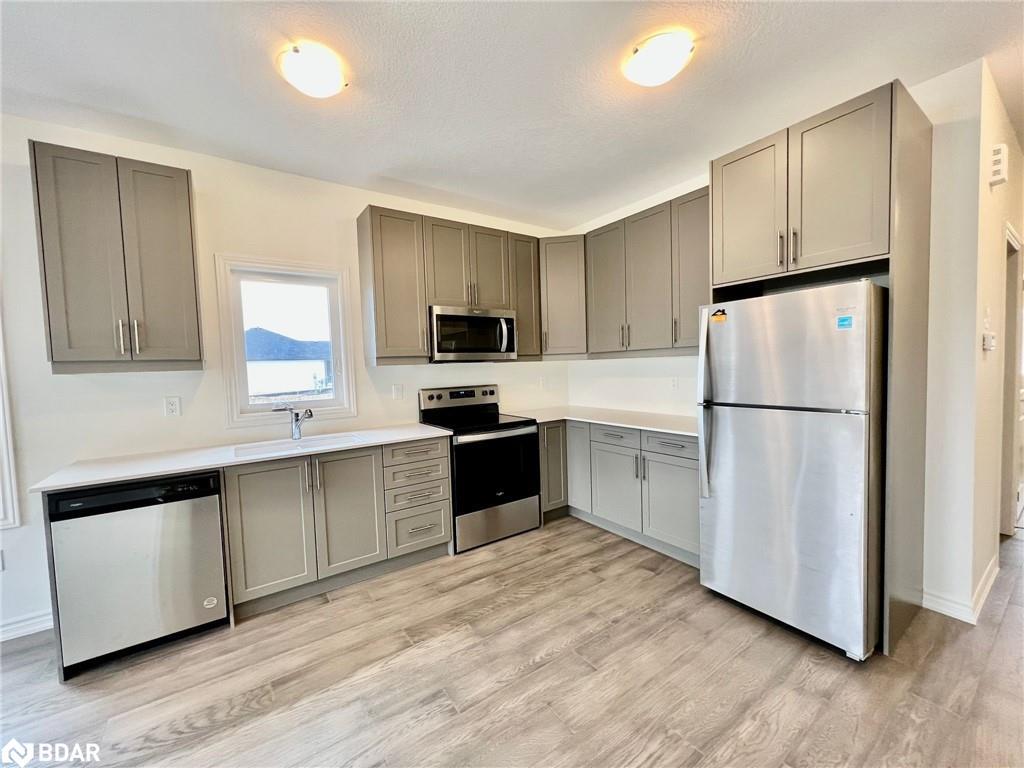 102 Cheryl Avenue, Atwood, ON - Indoor Photo Showing Kitchen With Stainless Steel Kitchen
