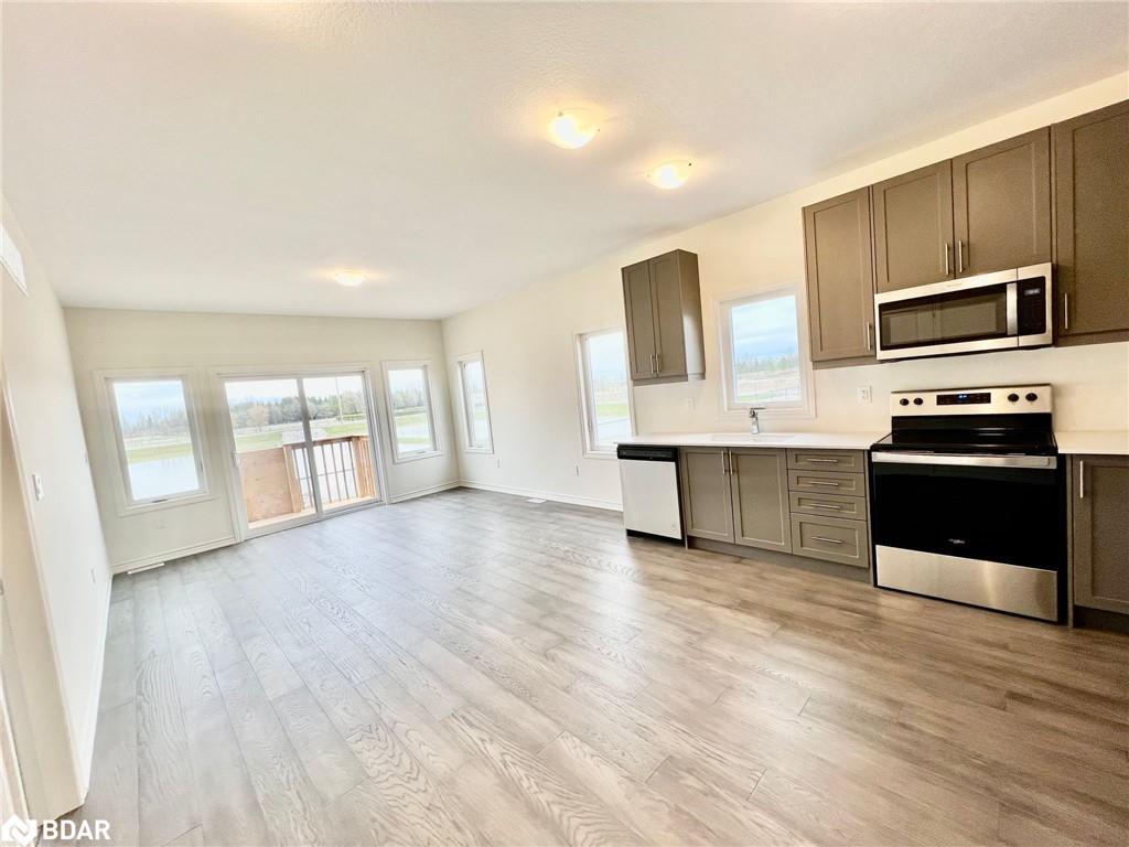 102 Cheryl Avenue, Atwood, ON - Indoor Photo Showing Kitchen