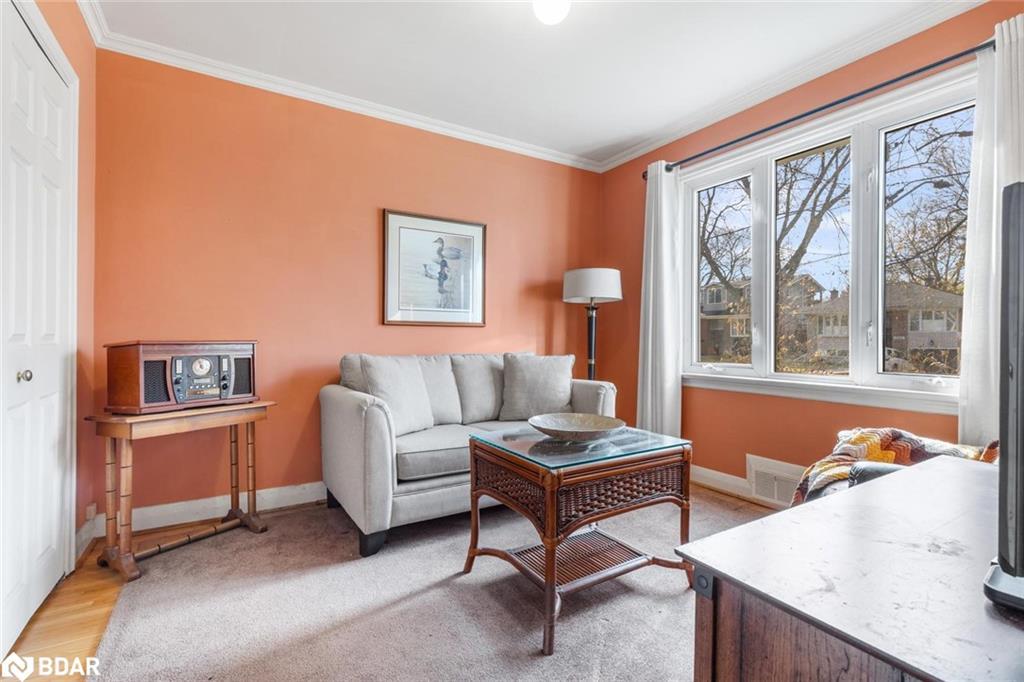 1587 Muir Road, Mississauga, ON - Indoor Photo Showing Living Room