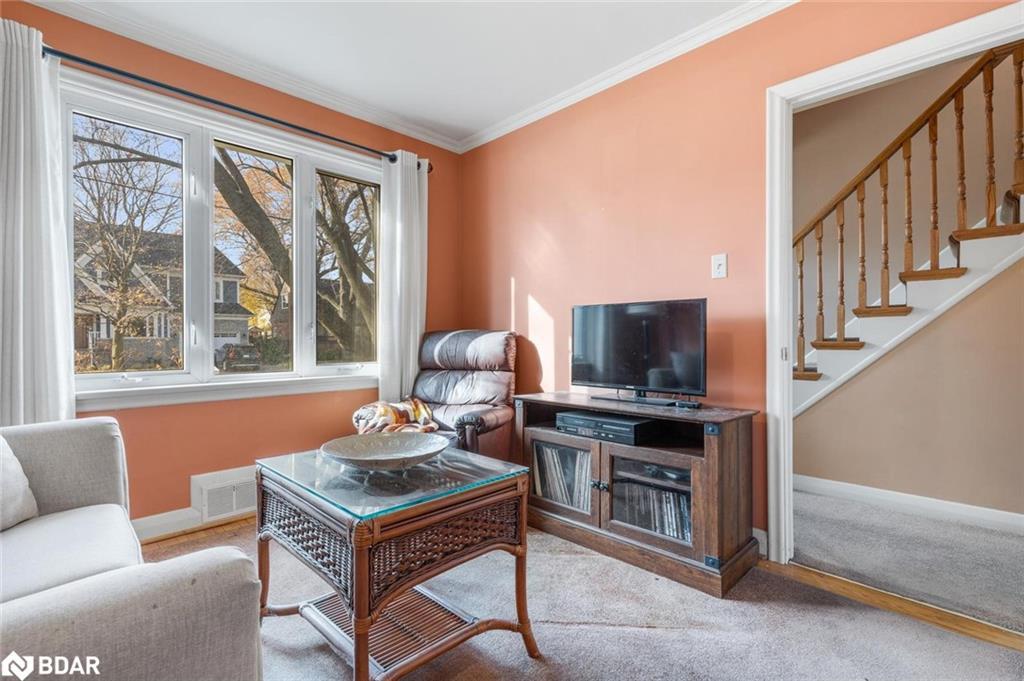1587 Muir Road, Mississauga, ON - Indoor Photo Showing Living Room