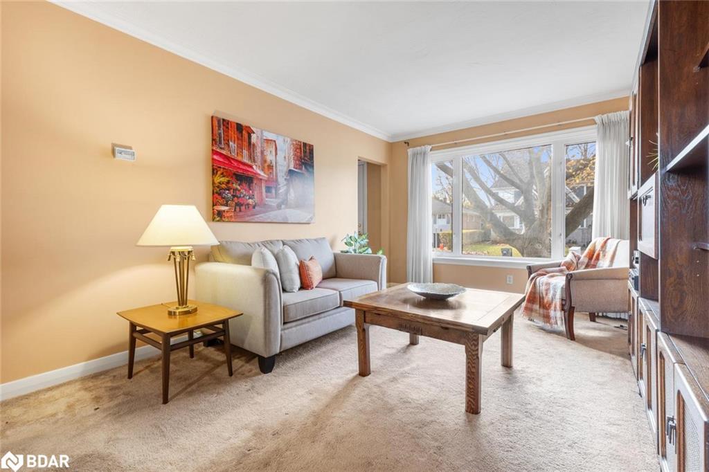 1587 Muir Road, Mississauga, ON - Indoor Photo Showing Living Room