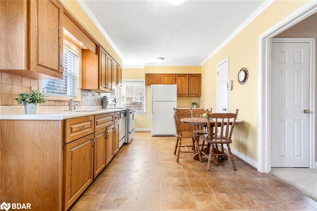 1587 Muir Road, Mississauga, ON - Indoor Photo Showing Kitchen