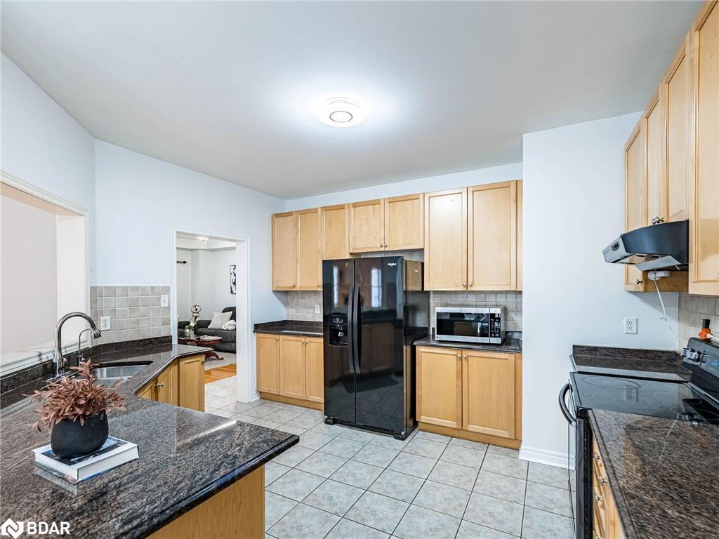 3099 Velmar Drive, Mississauga, ON - Indoor Photo Showing Kitchen