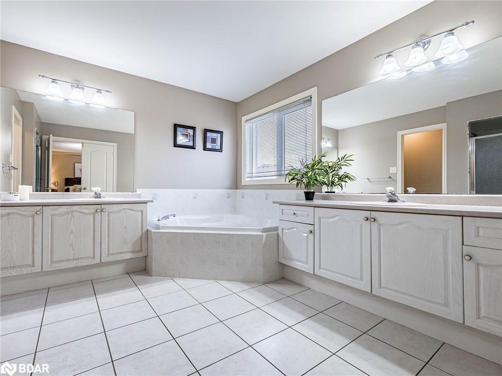3099 Velmar Drive, Mississauga, ON - Indoor Photo Showing Bathroom