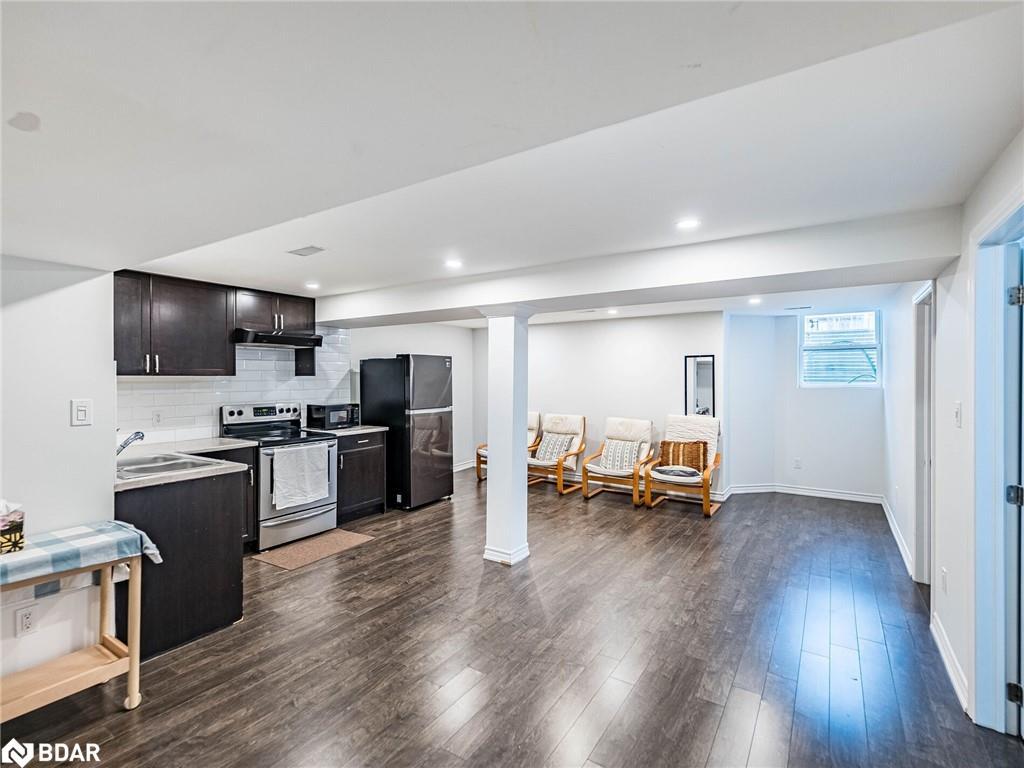 3099 Velmar Drive, Mississauga, ON - Indoor Photo Showing Kitchen
