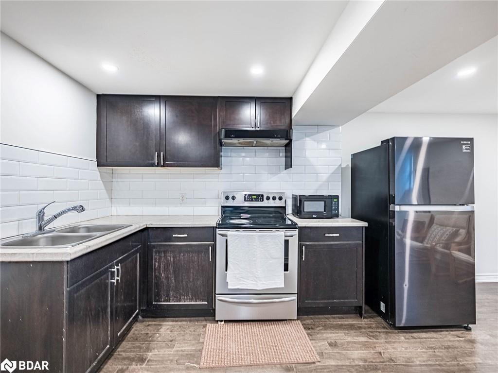 3099 Velmar Drive, Mississauga, ON - Indoor Photo Showing Kitchen With Double Sink