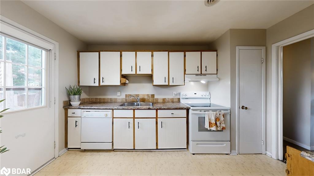 167 Little Avenue, Barrie, ON - Indoor Photo Showing Kitchen With Double Sink