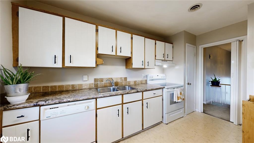 167 Little Avenue, Barrie, ON - Indoor Photo Showing Kitchen With Double Sink