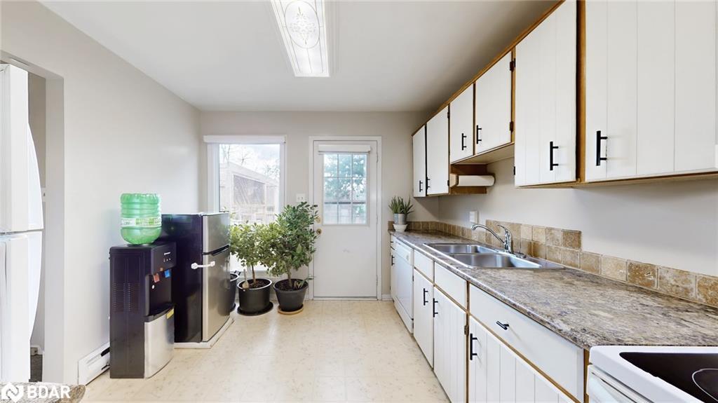 167 Little Avenue, Barrie, ON - Indoor Photo Showing Kitchen With Double Sink