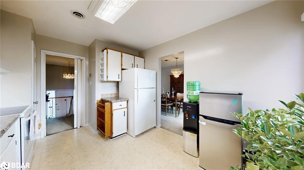 167 Little Avenue, Barrie, ON - Indoor Photo Showing Kitchen