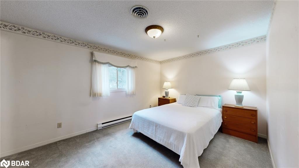 167 Little Avenue, Barrie, ON - Indoor Photo Showing Bedroom