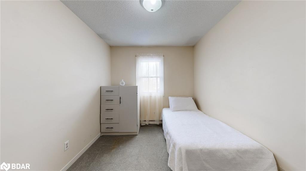 167 Little Avenue, Barrie, ON - Indoor Photo Showing Bedroom