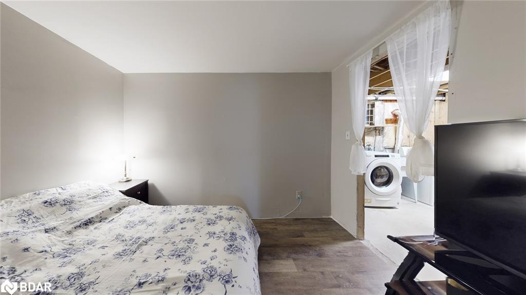 167 Little Avenue, Barrie, ON - Indoor Photo Showing Bedroom