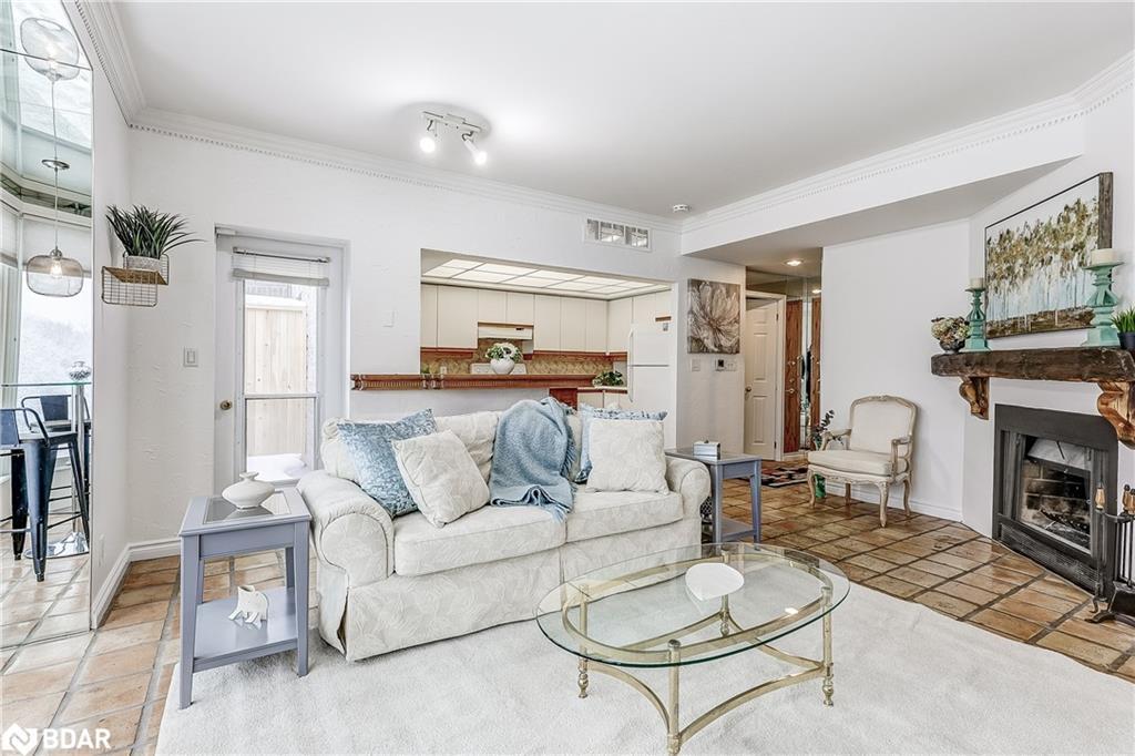 301-21 George Street, Aurora, ON - Indoor Photo Showing Living Room With Fireplace