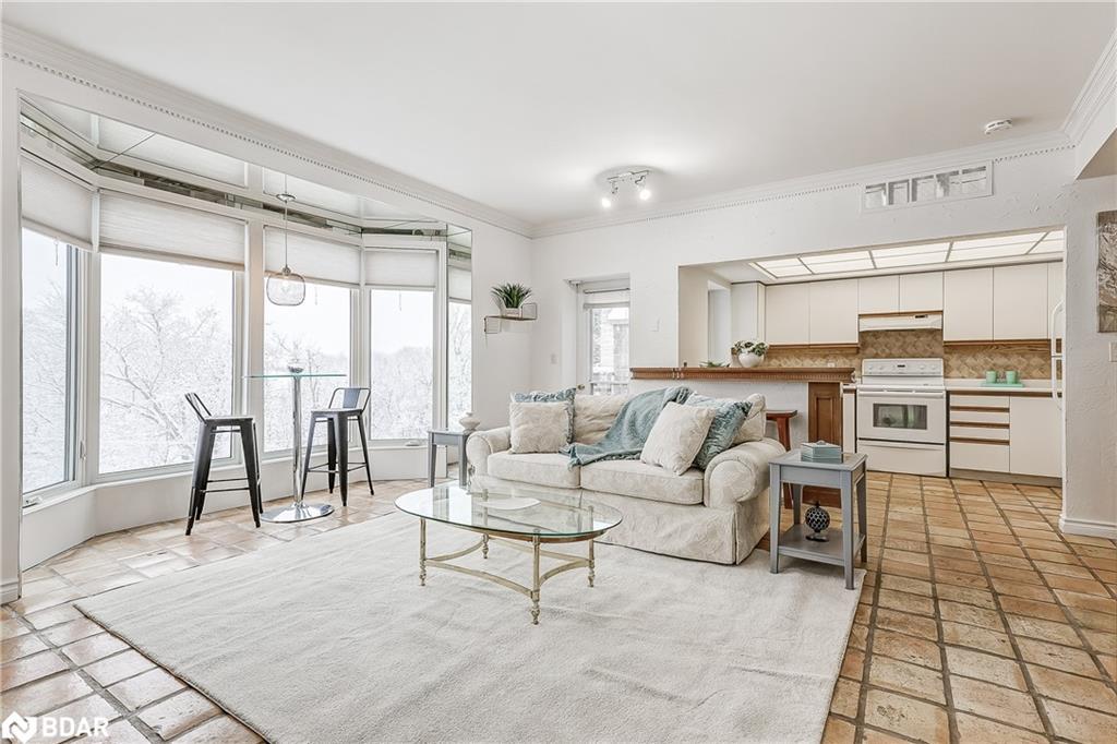 301-21 George Street, Aurora, ON - Indoor Photo Showing Living Room