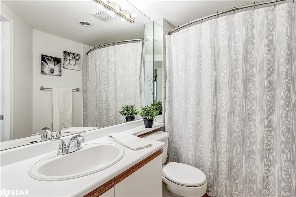301-21 George Street, Aurora, ON - Indoor Photo Showing Bathroom