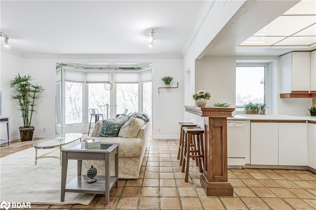 301-21 George Street, Aurora, ON - Indoor