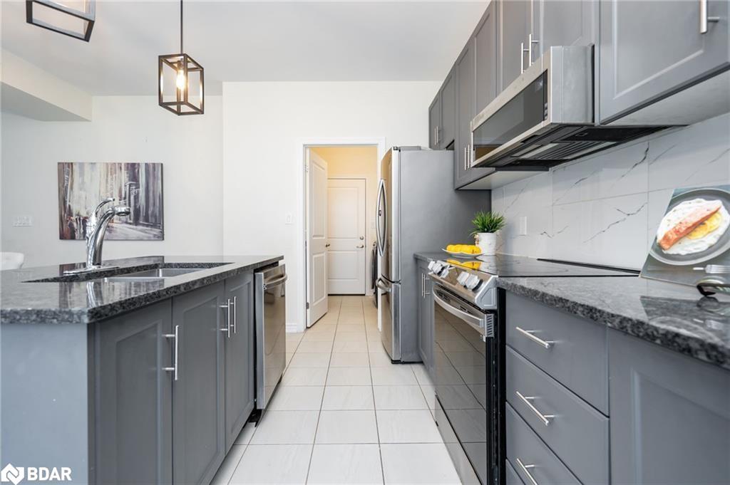 16 Bethune Avenue, Welland, ON - Indoor Photo Showing Kitchen With Upgraded Kitchen