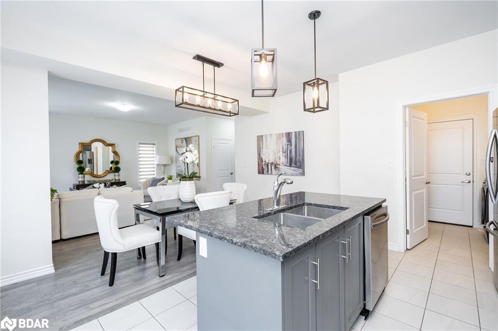 16 Bethune Avenue, Welland, ON - Indoor Photo Showing Kitchen With Double Sink With Upgraded Kitchen