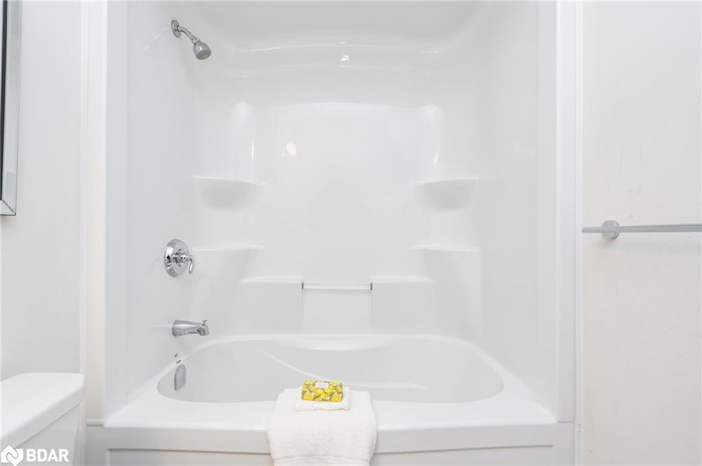 16 Bethune Avenue, Welland, ON - Indoor Photo Showing Bathroom