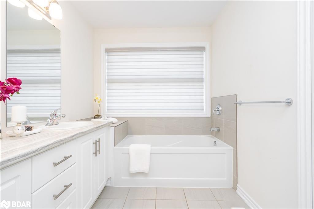 16 Bethune Avenue, Welland, ON - Indoor Photo Showing Bathroom