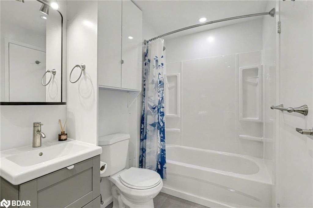 37-67 Valleyview Road, Kitchener, ON - Indoor Photo Showing Bathroom