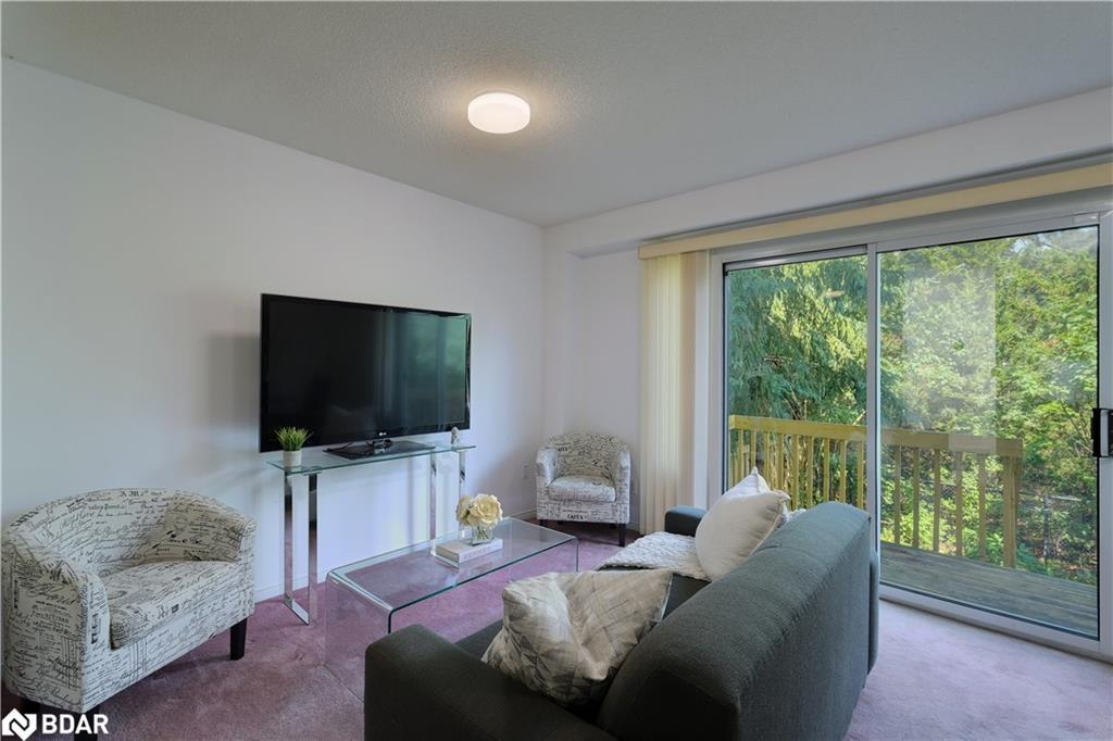 15-1285 Bristol Road W, Mississauga, ON - Indoor Photo Showing Living Room