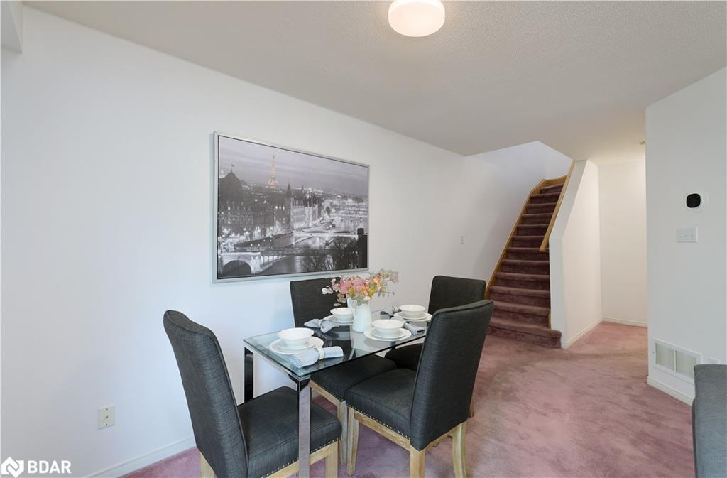 15-1285 Bristol Road W, Mississauga, ON - Indoor Photo Showing Dining Room