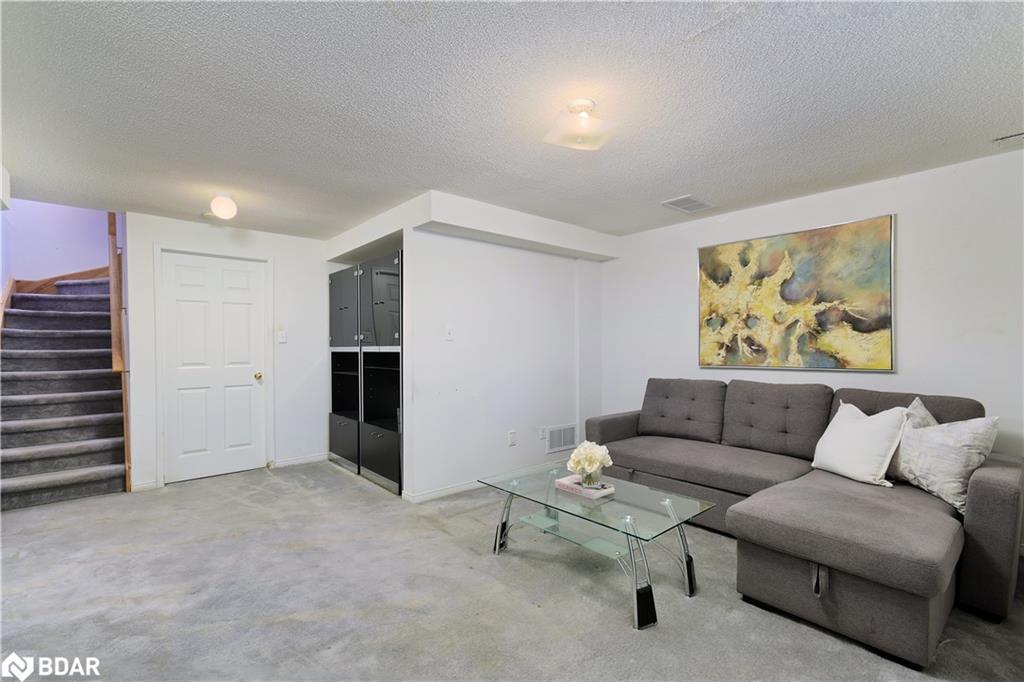 15-1285 Bristol Road W, Mississauga, ON - Indoor Photo Showing Living Room