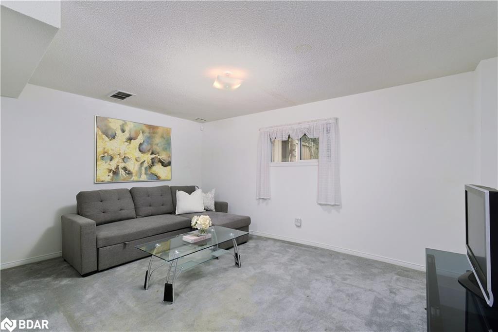 15-1285 Bristol Road W, Mississauga, ON - Indoor Photo Showing Living Room