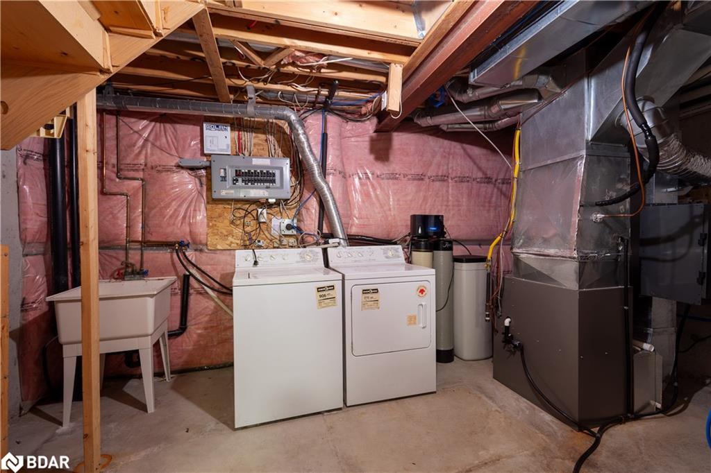 15-1285 Bristol Road W, Mississauga, ON - Indoor Photo Showing Laundry Room