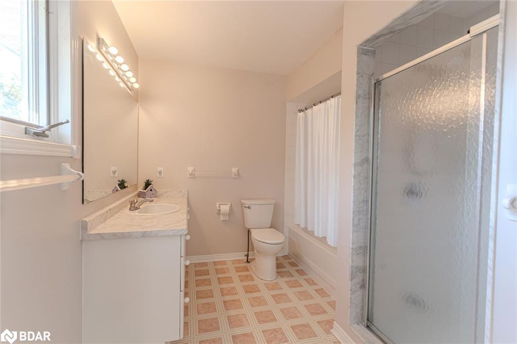 402-40 Museum Drive, Orillia, ON - Indoor Photo Showing Bathroom