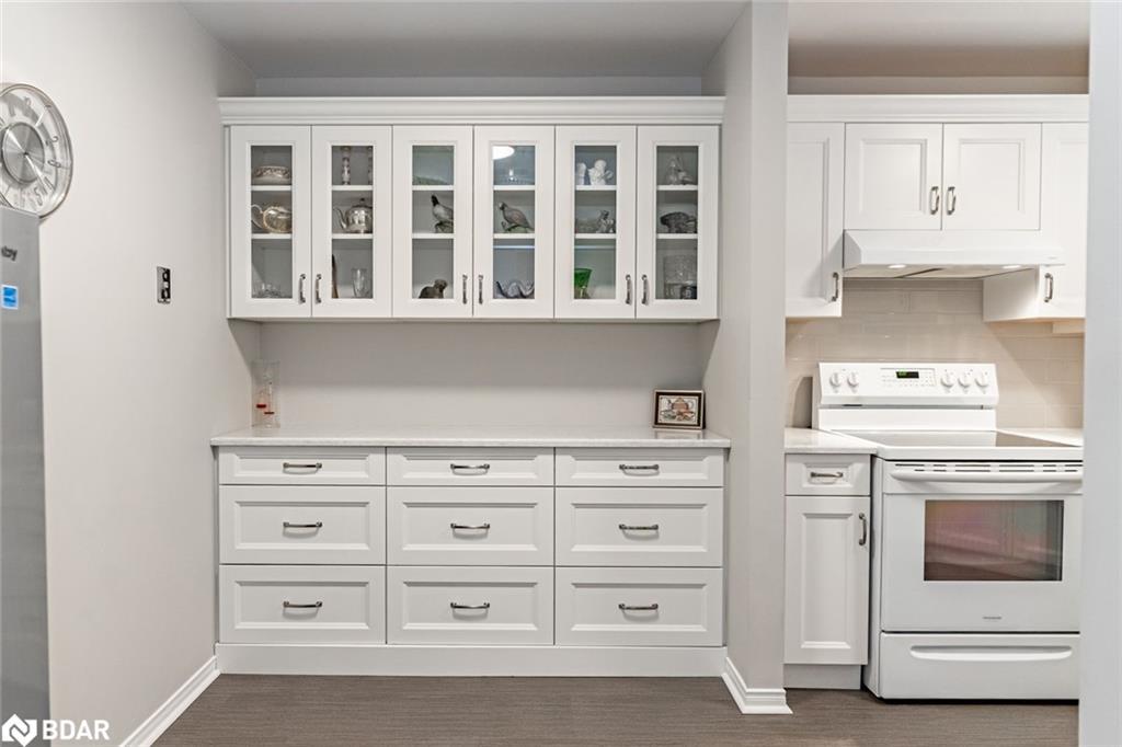 402-40 Museum Drive, Orillia, ON - Indoor Photo Showing Kitchen