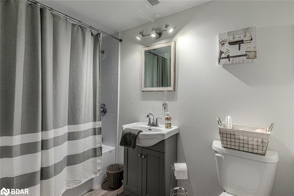 2447 Ridge Road W, Oro-Medonte, ON - Indoor Photo Showing Bathroom