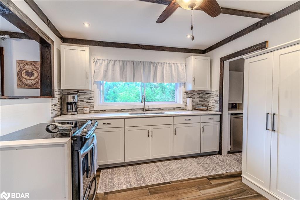 2447 Ridge Road W, Oro-Medonte, ON - Indoor Photo Showing Kitchen