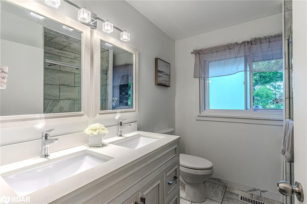 2447 Ridge Road W, Oro-Medonte, ON - Indoor Photo Showing Bathroom