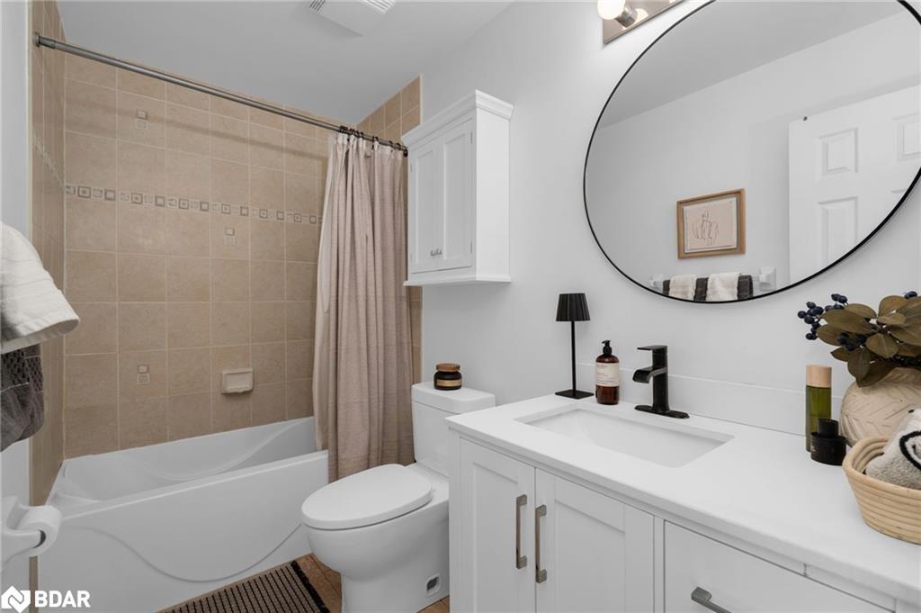 1431 Rankin Way, Innisfil, ON - Indoor Photo Showing Bathroom