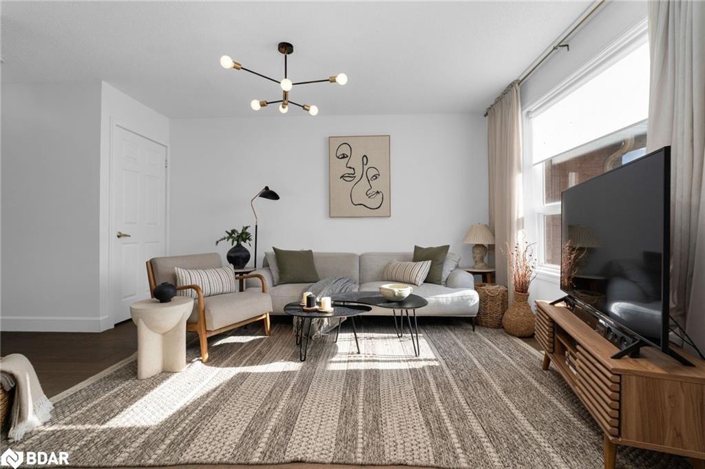 1431 Rankin Way, Innisfil, ON - Indoor Photo Showing Living Room