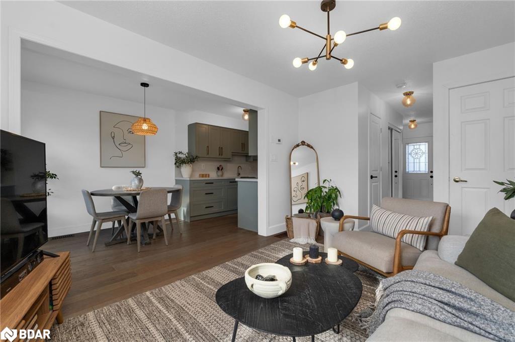1431 Rankin Way, Innisfil, ON - Indoor Photo Showing Living Room