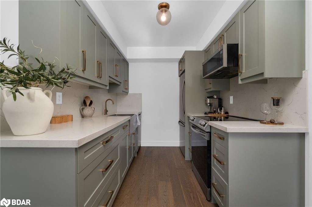 1431 Rankin Way, Innisfil, ON - Indoor Photo Showing Kitchen With Upgraded Kitchen