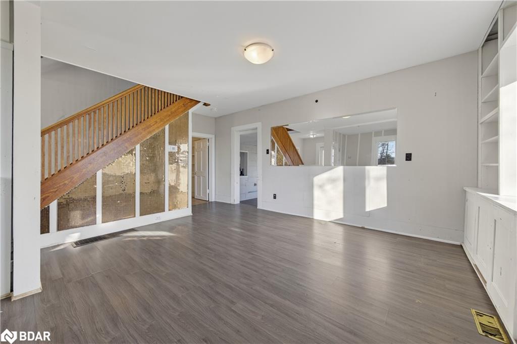 8184 26 Highway, Clearview, ON - Indoor Photo Showing Other Room