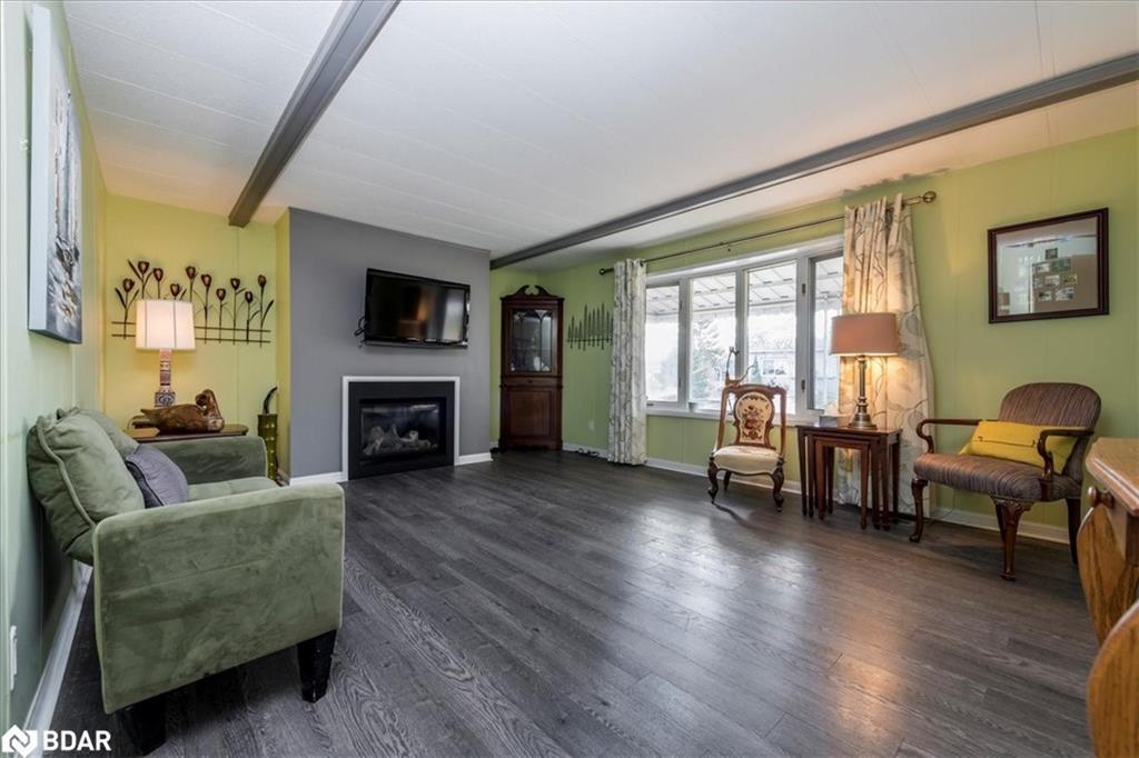 29 Main Street, Innisfil, ON - Indoor Photo Showing Living Room With Fireplace
