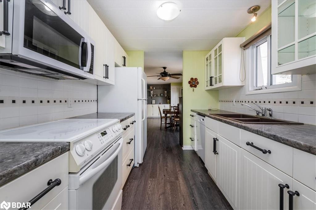 29 Main Street, Innisfil, ON - Indoor Photo Showing Kitchen With Double Sink