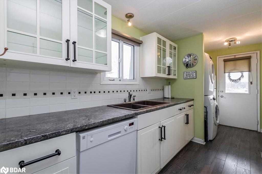 29 Main Street, Innisfil, ON - Indoor Photo Showing Kitchen With Double Sink