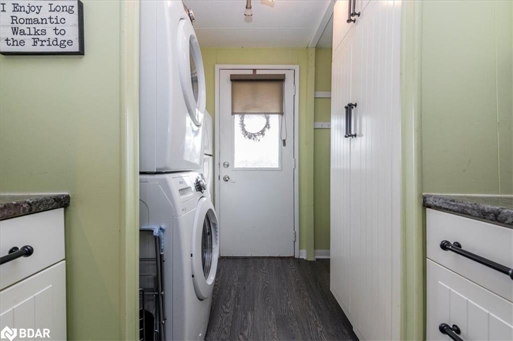 29 Main Street, Innisfil, ON - Indoor Photo Showing Laundry Room